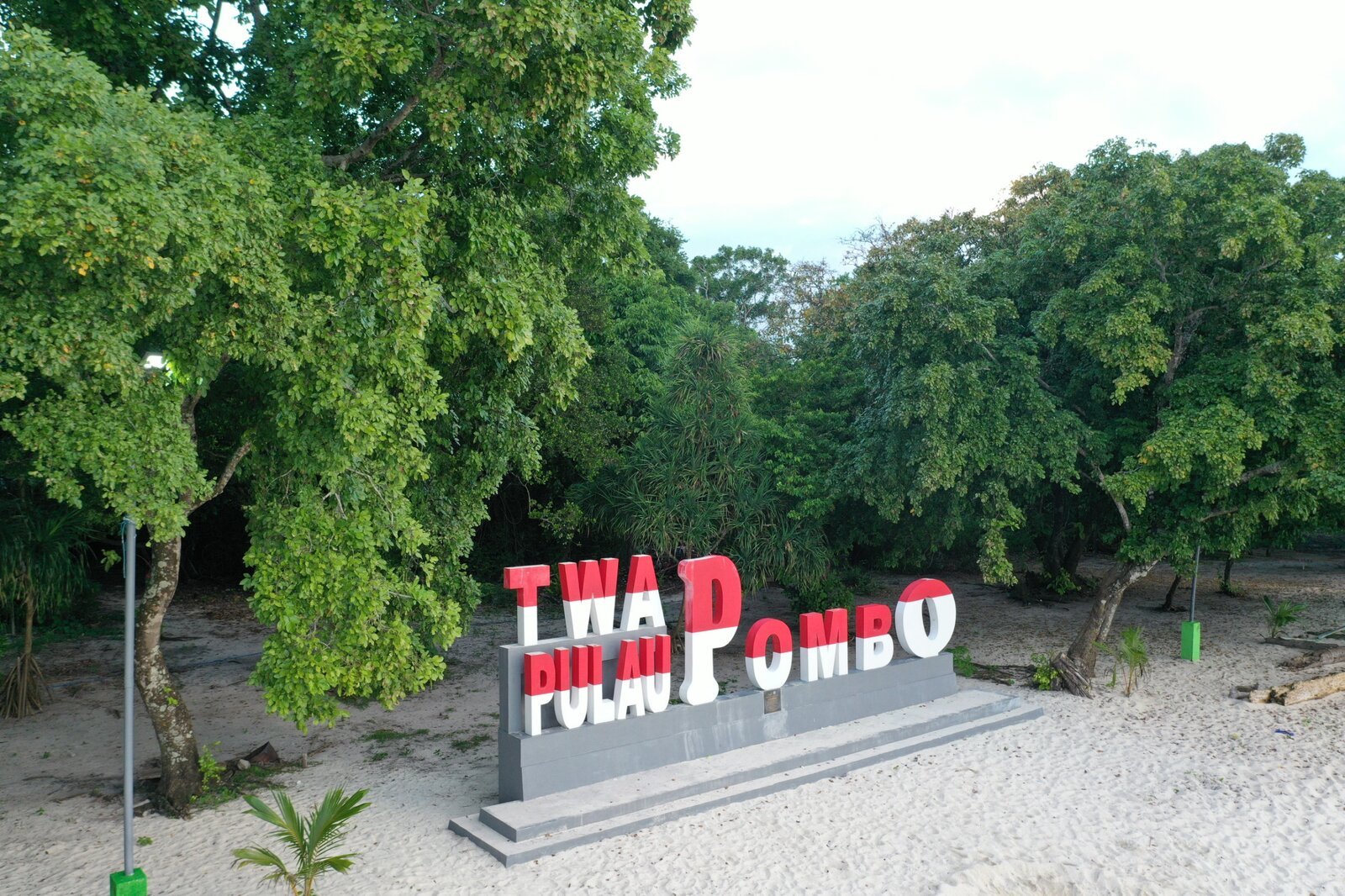 Prasasti penanda TWA Pulau Pombo